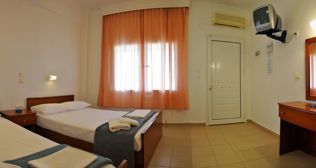 ホテル Adonis Kallithea  部屋 写真