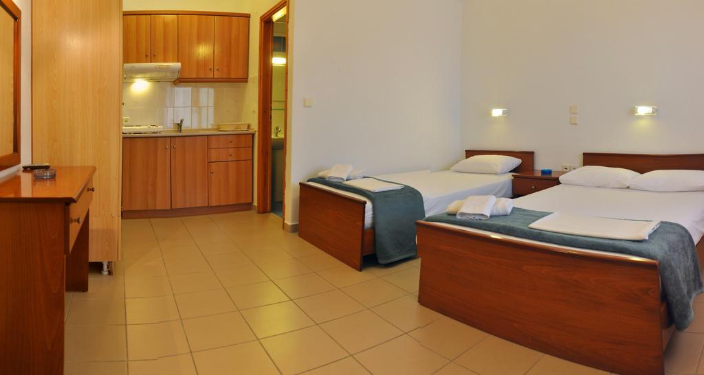 ホテル Adonis Kallithea  部屋 写真