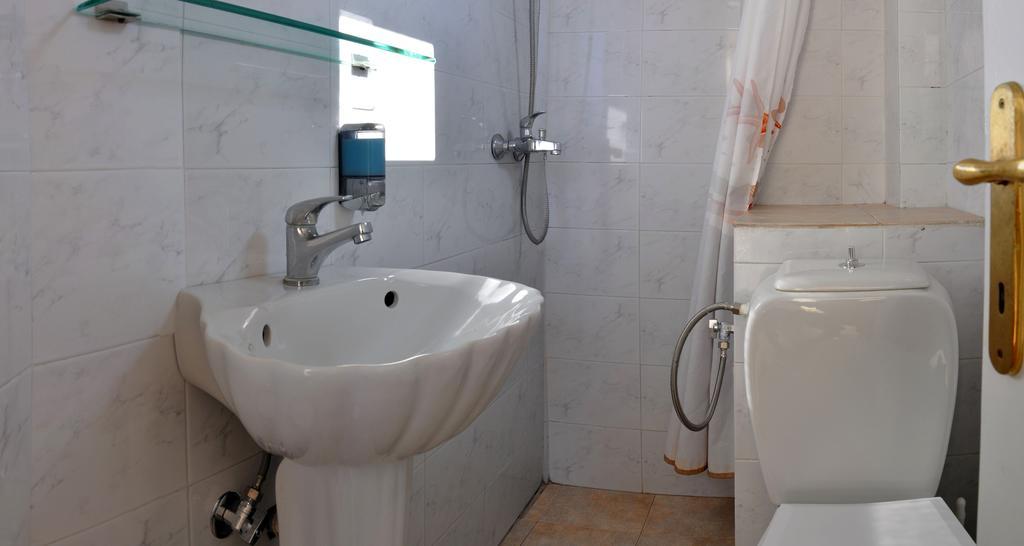 ホテル Adonis Kallithea  部屋 写真