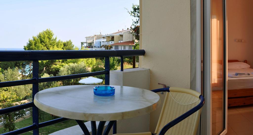 ホテル Adonis Kallithea  部屋 写真
