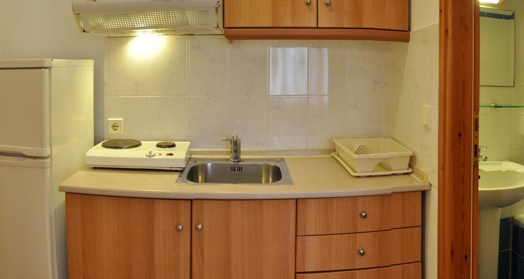 ホテル Adonis Kallithea  部屋 写真